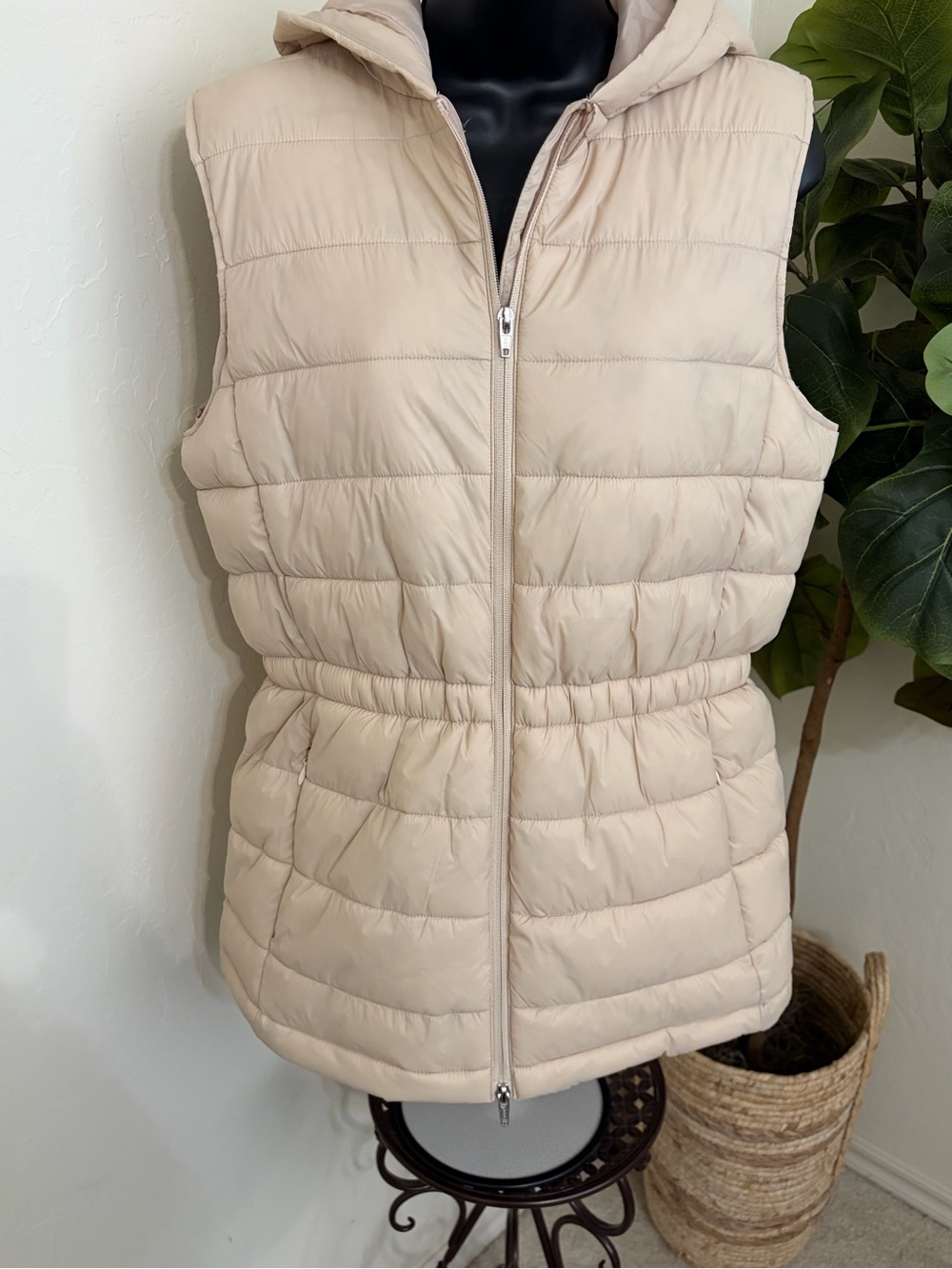 SwissTech Beige Hooded Puffer Vest Women’s Size M 8–10